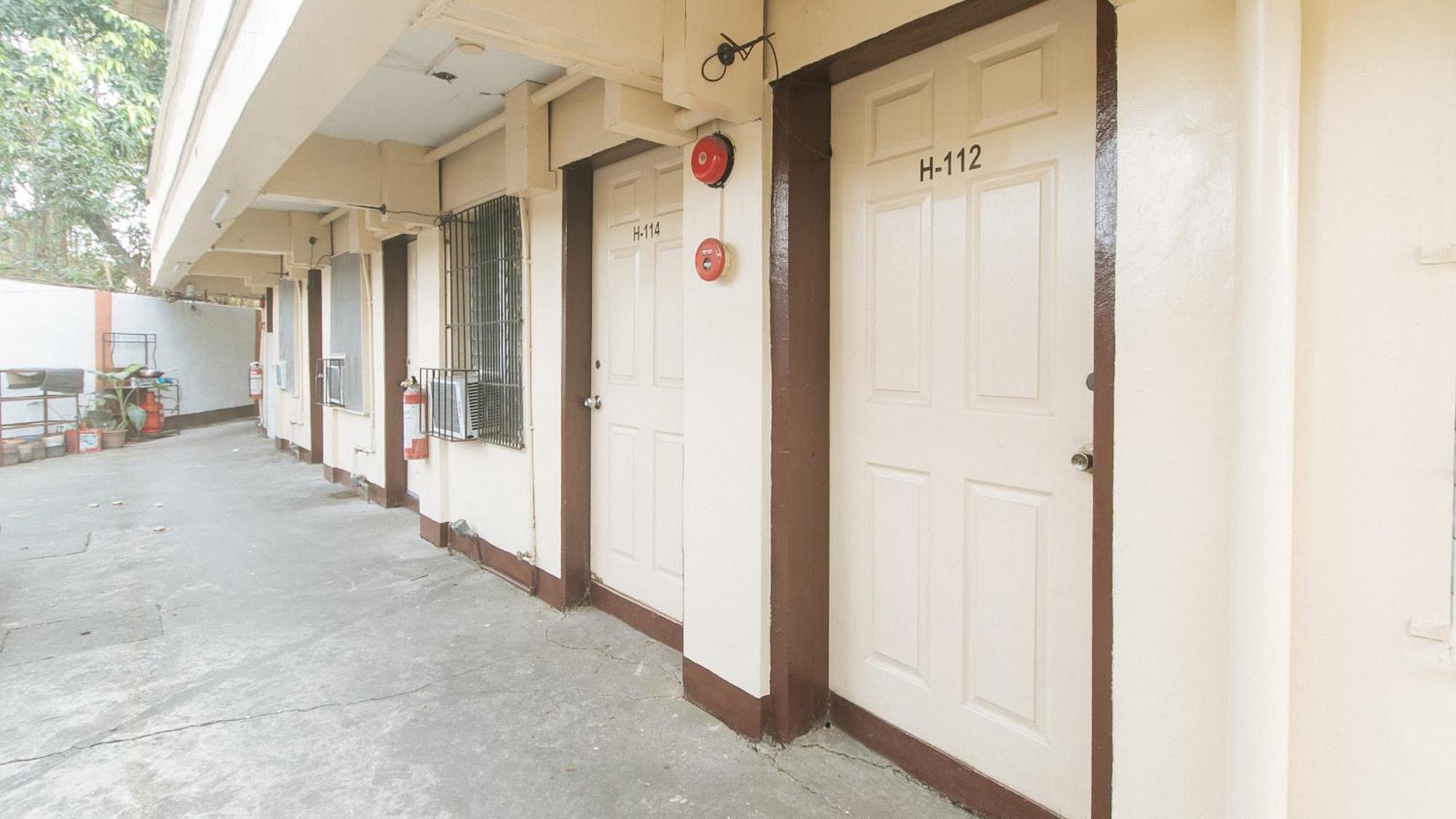Pension Inn Marilao Lias Bagian luar foto