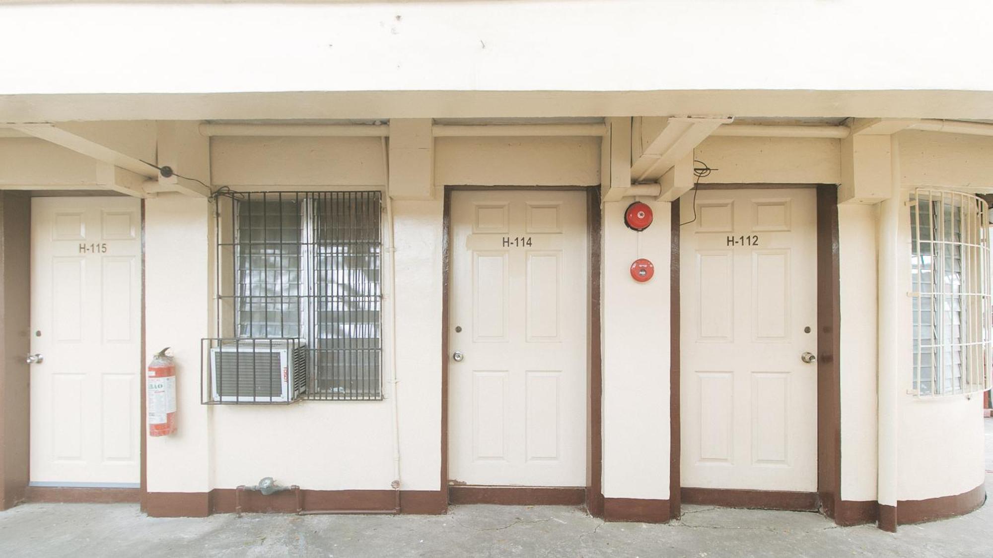 Pension Inn Marilao Lias Bagian luar foto