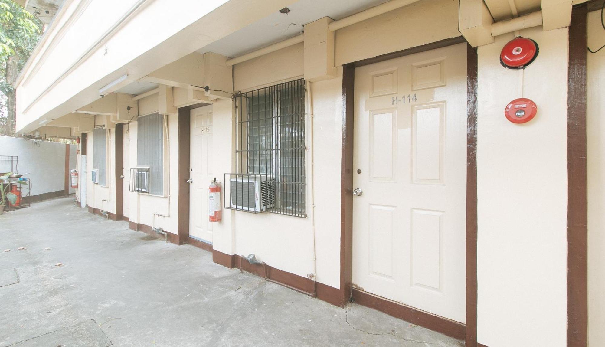 Pension Inn Marilao Lias Bagian luar foto